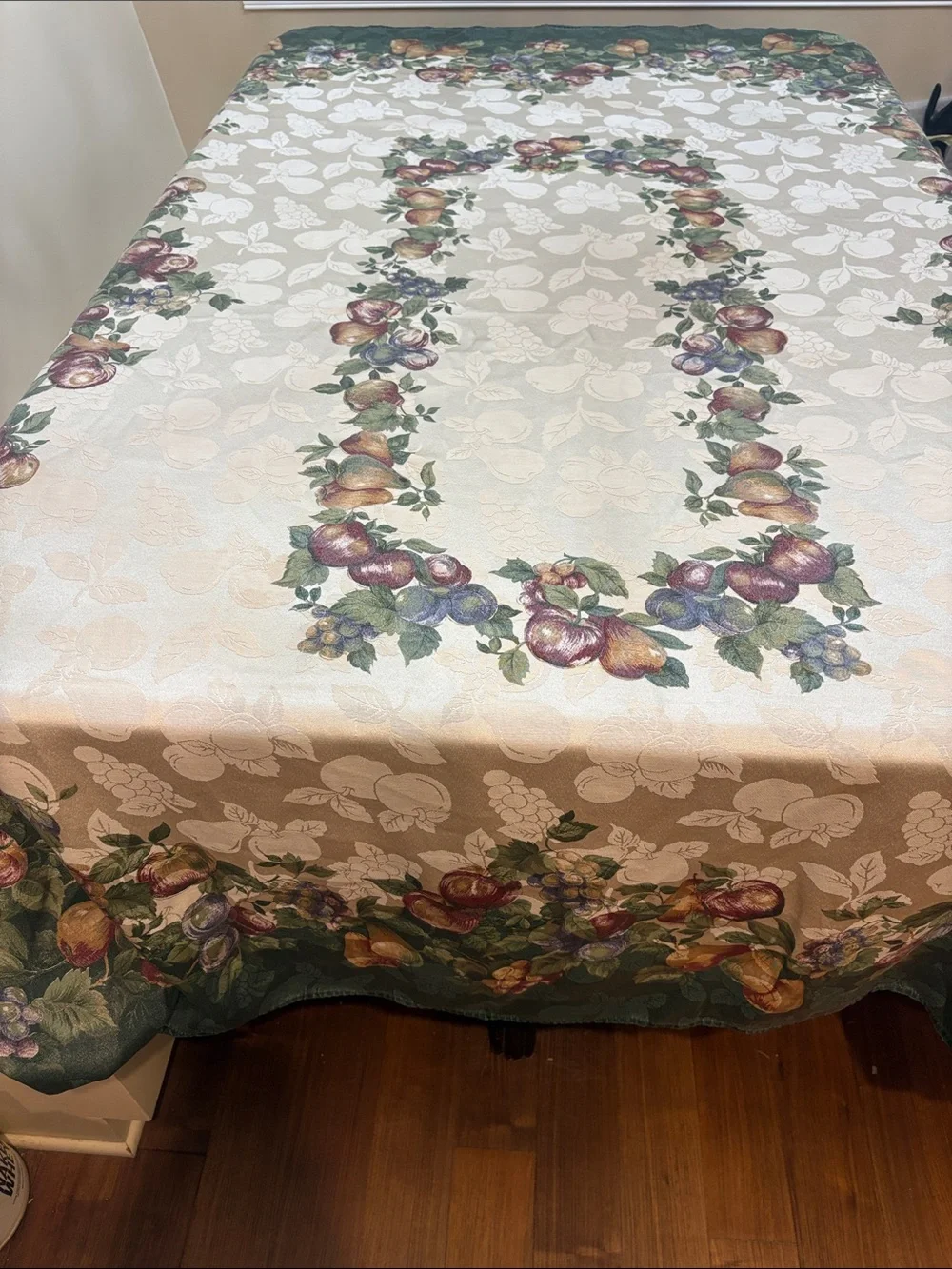 Fruit Basket Print Tablecloth in Cream and Green